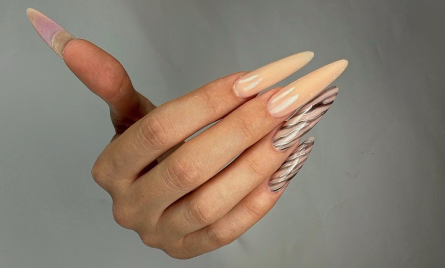 Image 5: Manicure i pedicure hybrydowy dla zadbanych dłoni i stóp