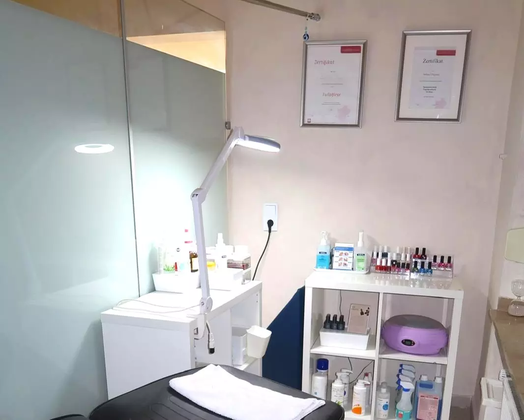 Sanftes kosmetisches Zahnbleaching für dein schönstes Lächeln