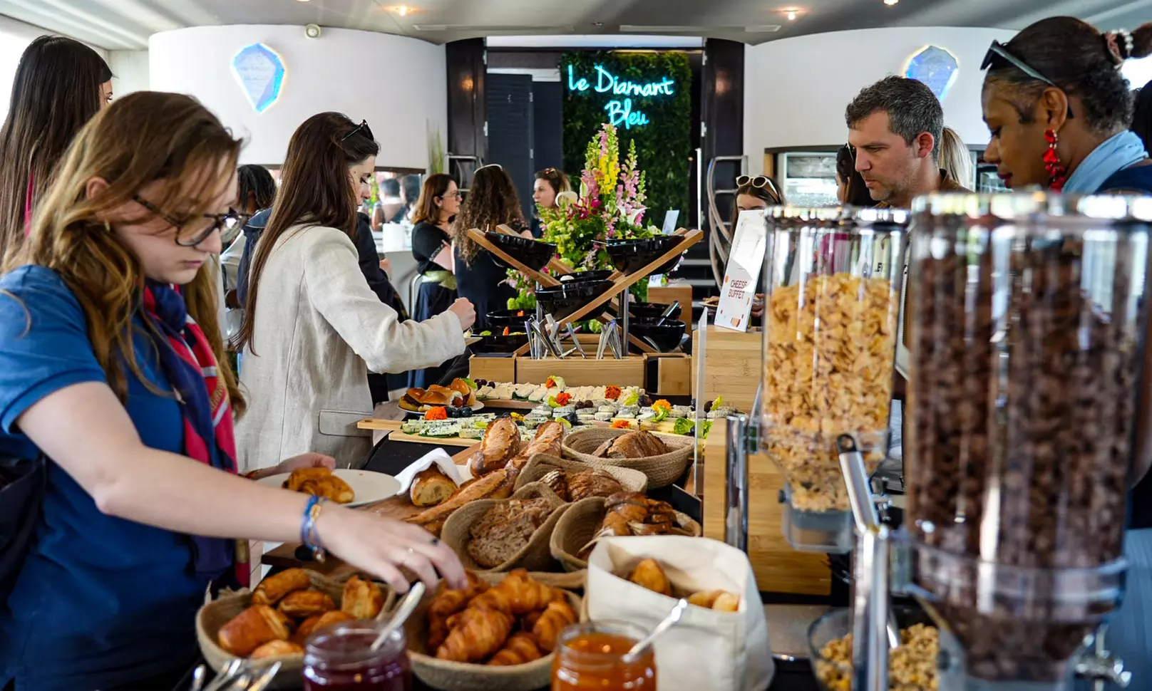 Croisière avec brunch à volonté pour 1 ou 2 pers. avec Le Diamant Bleu