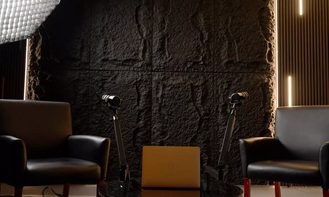 30, 60 or 90 Minute In-Studio Photography Session with Photo Package