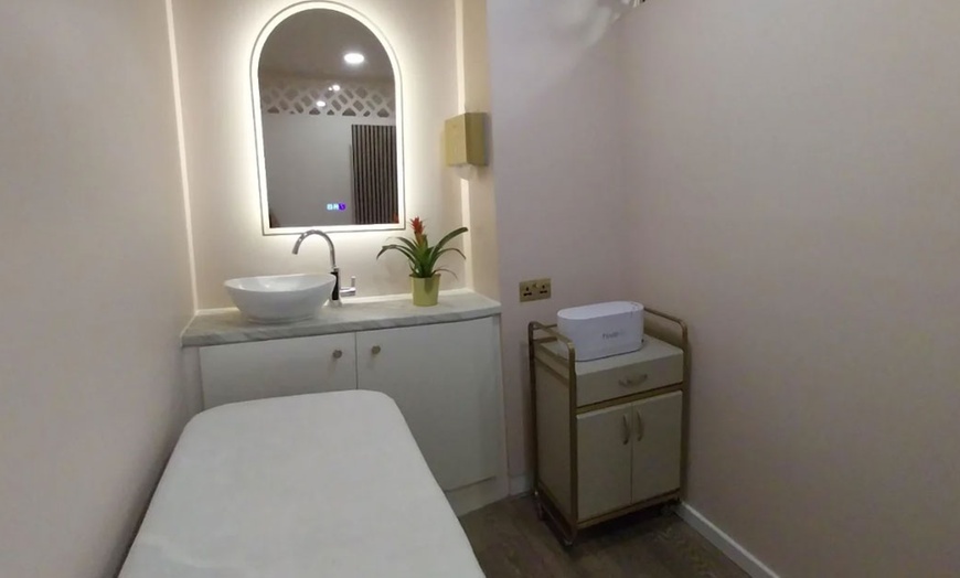 Image 3: 50-Min Full Body Relaxing, Back Neck, Shoulder, or Indian Head Massage