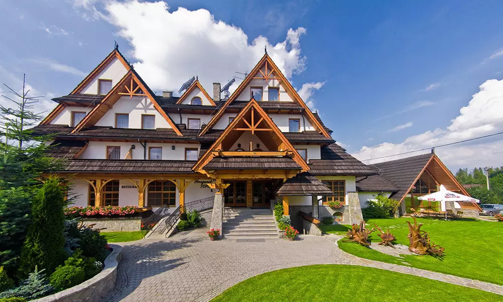 Białka Tatrzańska: 1-5 nocy dla 2-3 osób ze śniadaniami, strefą wellness i atrakcjami dla dzieci w Hotelu Toporów Style - Primary Image