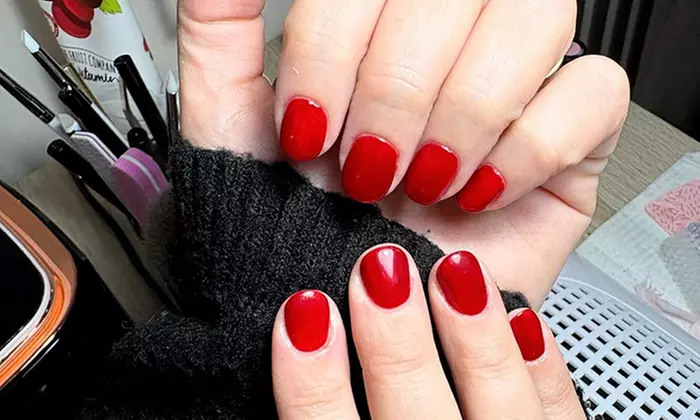 1 o 3 sesiones de manicura y/o pedicura express con semipermanente