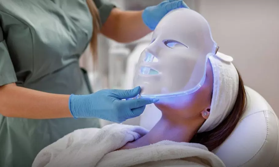 Higiene facial, con microdermoabrasión, radiofrecuencia y máscara led