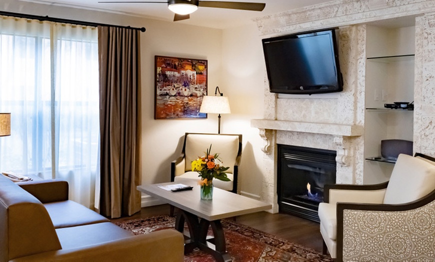 Image 4: Spacious suites minutes from the Strip and downtown Vegas