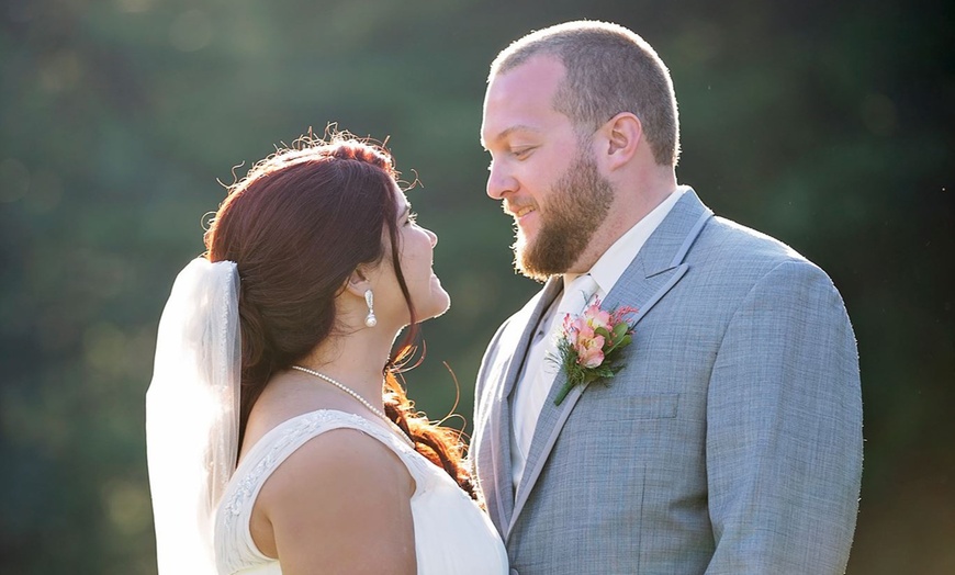 Image 2: 60, 90, or 120-Min Outdoor Photo Sessions to Capture Your Best Moments