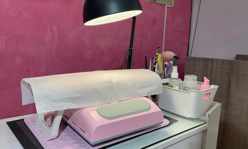 Image 8: Manicura y pedicura con esmaltado normal o semipermanente