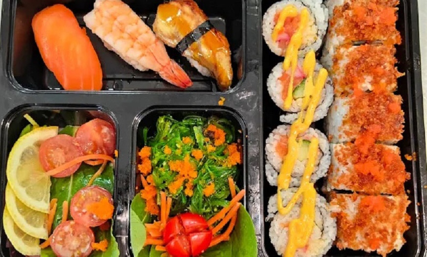 Image 7: Combo de sushi para 2 o 4 con 34 o 68 piezas a elegir y bebidas