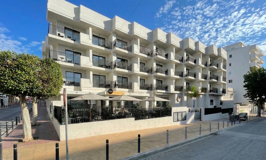 Image 3: ✈ Ibiza: Volo diretto più 3 o 7 notti in hotel 4* con Spa