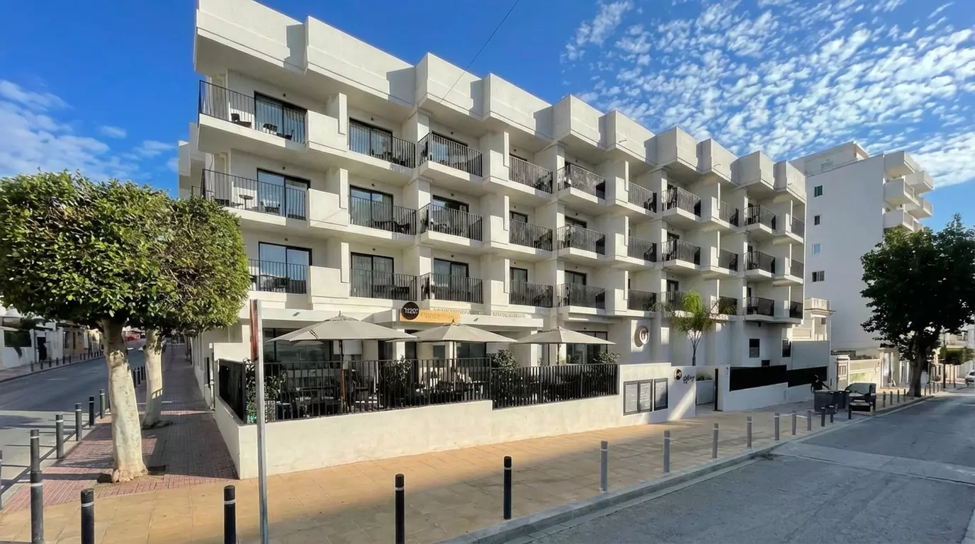 ✈ Ibiza: Volo diretto più 3 o 7 notti in hotel 4* con Spa