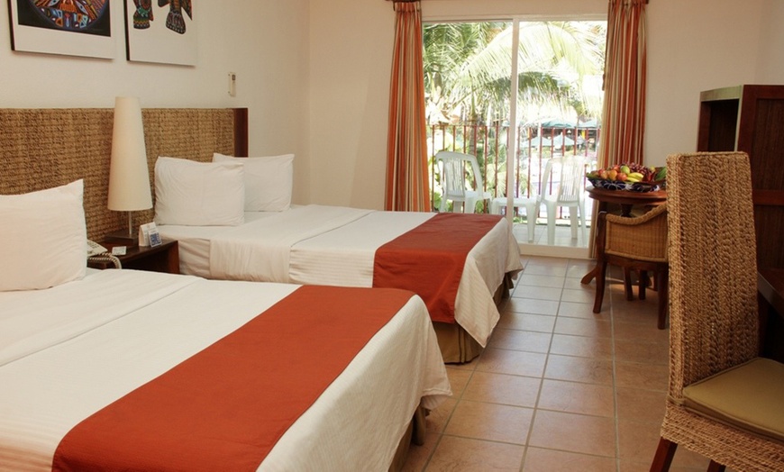 Image 9: ✈ 4-Night All-inclusive Puerto Vallarta Vacation