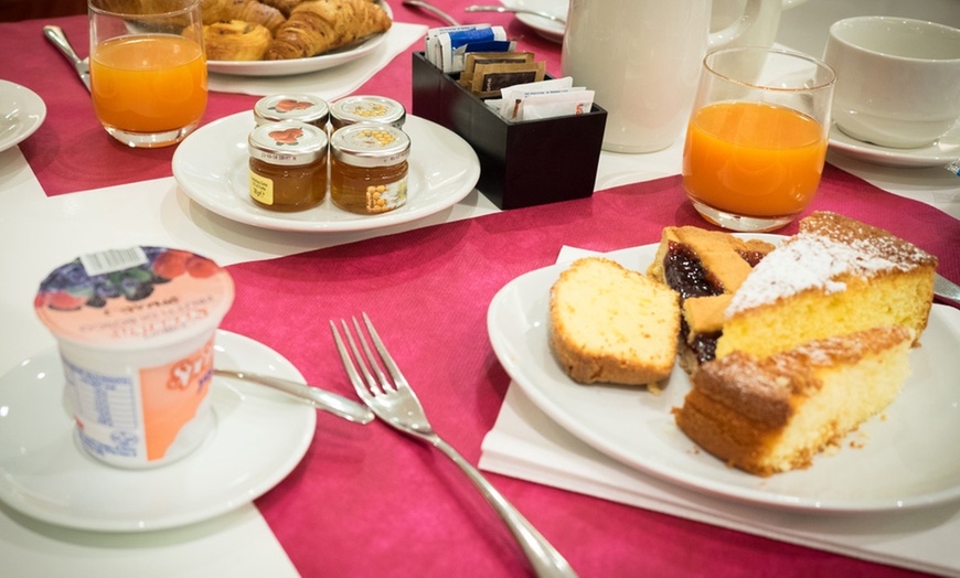 Image 6: Siena: camera doppia con colazione o mezza pensione più Spa