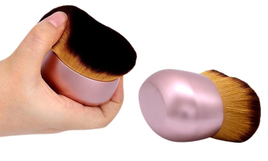 Image 9: Body Makeup Brush