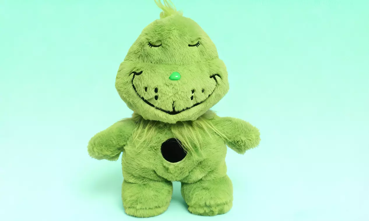 Peluche ispirato al Grinch con respirazione simulata