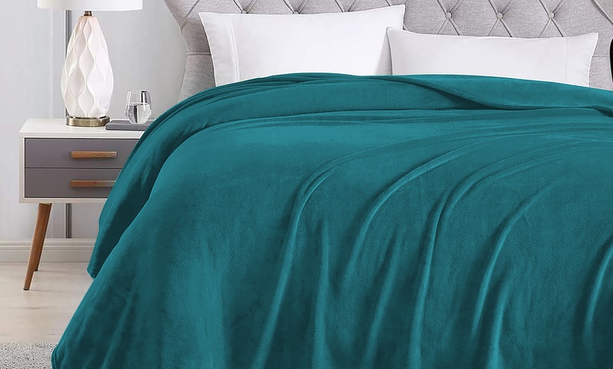 Image 13: Manta de franela cálida y suave, hipoalergénica y transpirable