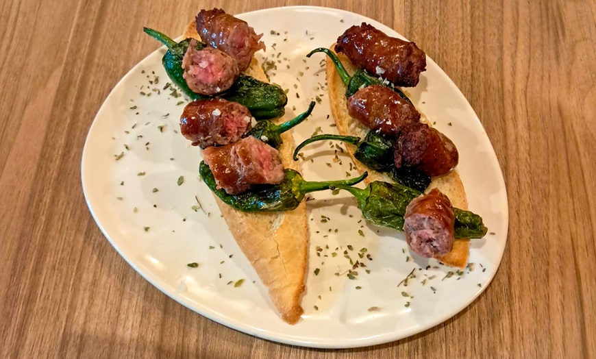 Image 5: Menú para 2 o 4 personas con entrante, principales, postres y bebidas