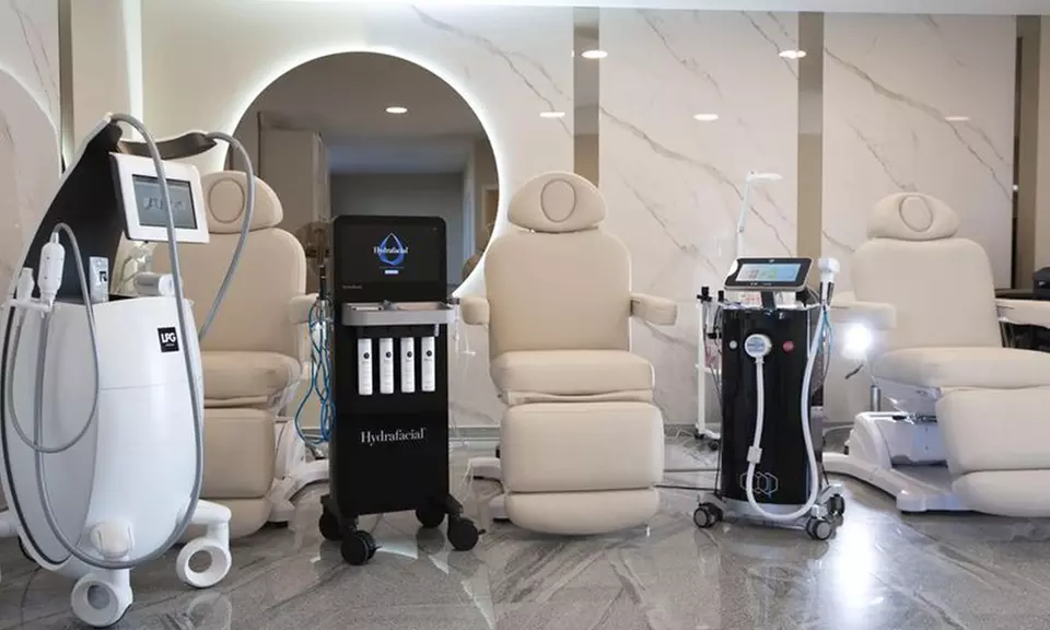 Wimpern- und/oder Augebrauen-Lifting inkl. Färben für 1 Person