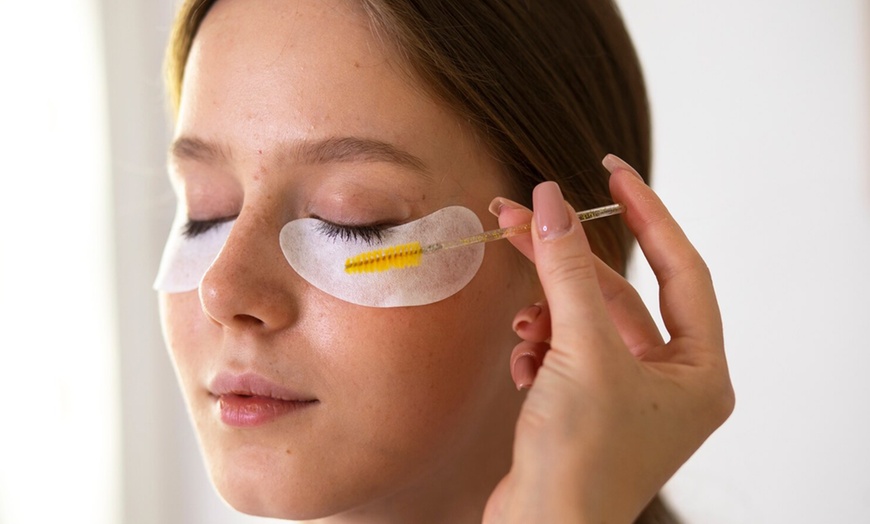 Image 4: Lifting y tinte de pestañas con opción a visagismo y laminado de cejas