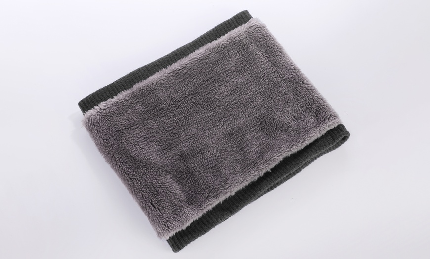 Image 17: Bufanda tipo braga con tejido suave y acanalado e interior afelpado