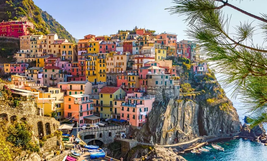 Image 1: Cinque Terre: Soggiorno per 2, 3 o 4 persone con colazione