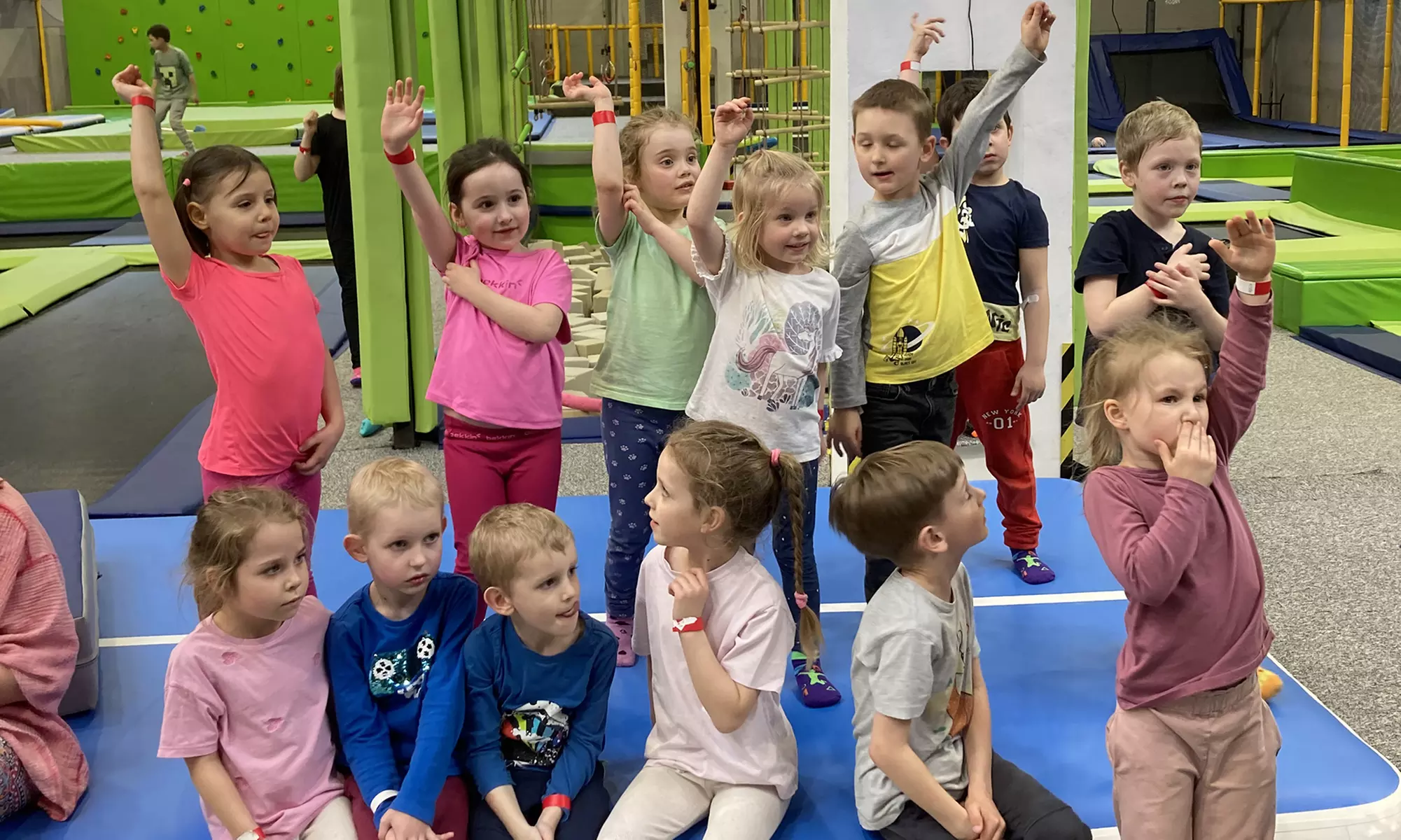 Zapomnij o grawitacji! Wskocz w świat zabawy w 4 parkach trampolin