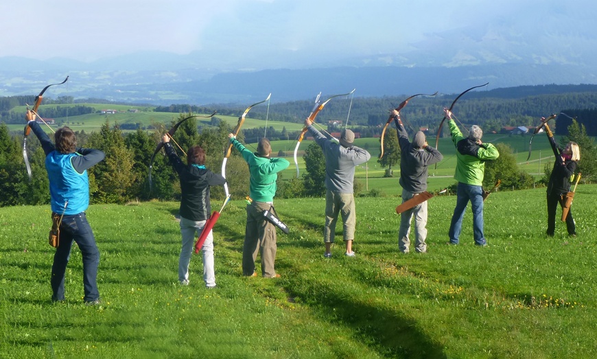 Image 2: Bogenschießen-Schnupperkurs mit Pfeil und Bogen für 2 oder 4 Personen