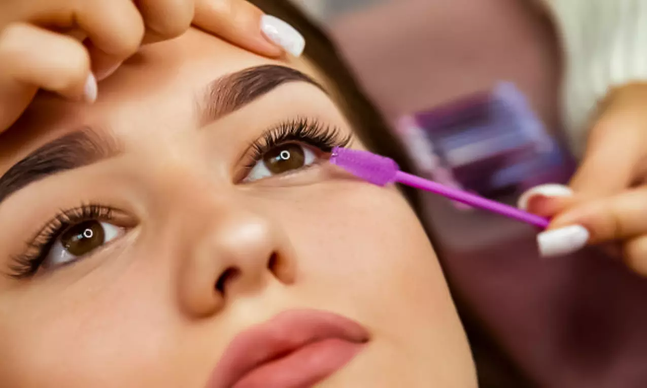 Pestañas y cejas definidas con lifting, tinte o laminado