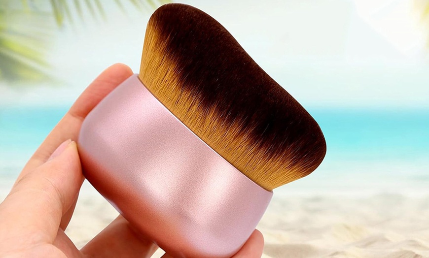 Image 4: Body Makeup Brush