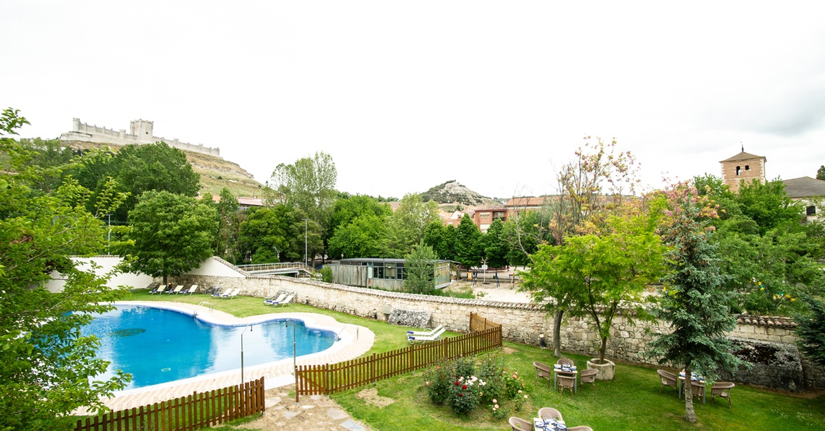 Day pass para dos personas con acceso a piscina exterior en Madrid