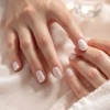 Image 4: Mise en beauté des mains ou pose de vernis semi-permanent 