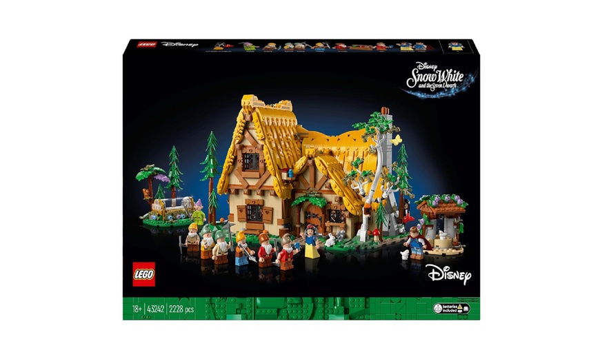 Image 3: LEGO Disney Snow White Set, Includes Iconic Characters