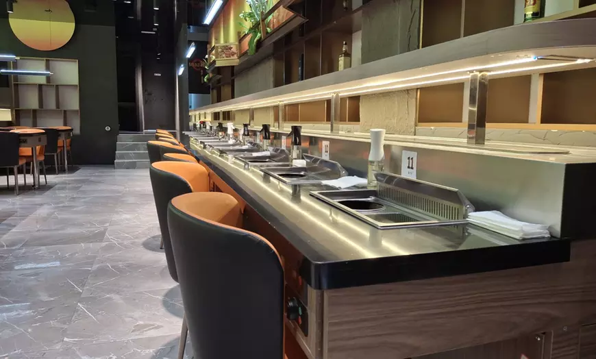 Image 3: Buffet asiático futurista con barbacoa coreana y hot pot en Madrid