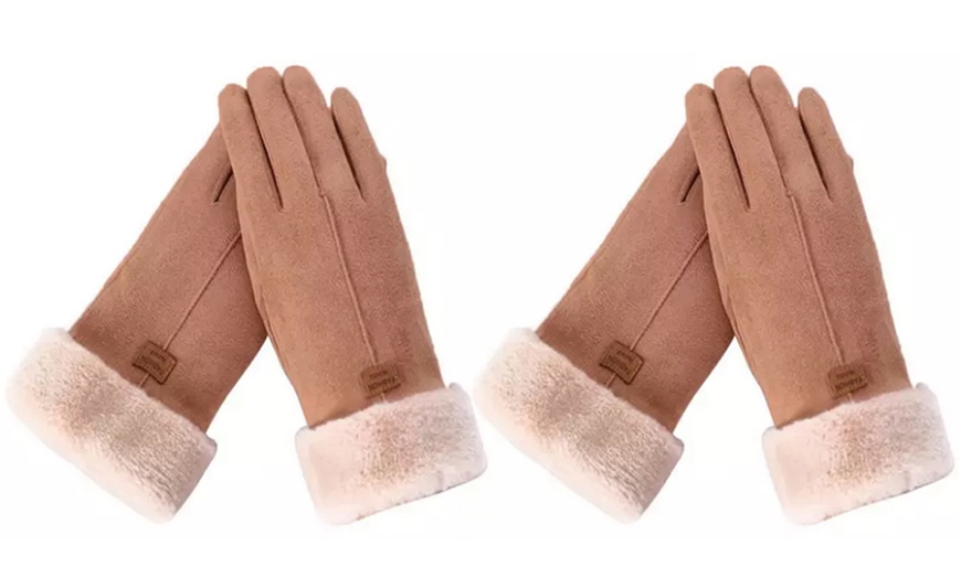 Image 9: Women's Faux Suede Touchscreen Gloves