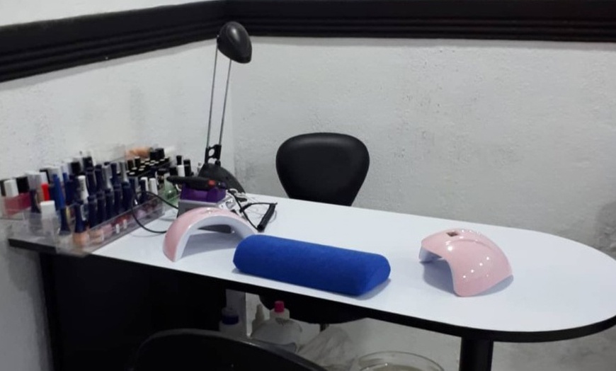 Image 2: Manicura, pedicura o pack completo con esmaltado semipermanente