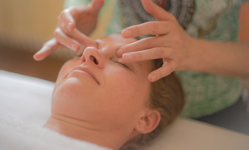 Image 2: 60 Min. - 75 Min. Shiatsu- und energetische Heil-Behandlung