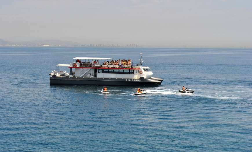 Image 17: Excursión en catamarán con comida y baño en alta mar 