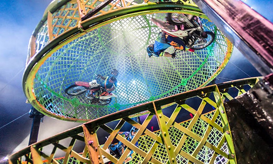 Image 4: Circus Extreme: Family Fun & Thrilling Stunts – Don't Miss the Action