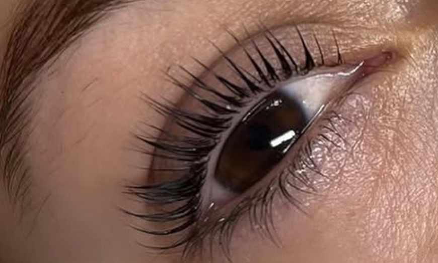 Image 5: Browlift, rehaussement de cils ou pose "fox eyes"