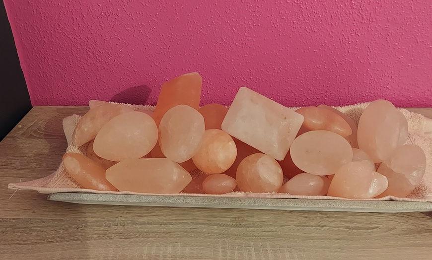 Image 4: 60 oder 90 Min. Hot-Stone- oder Himalaya-Salzsteinmassage für 1 Person