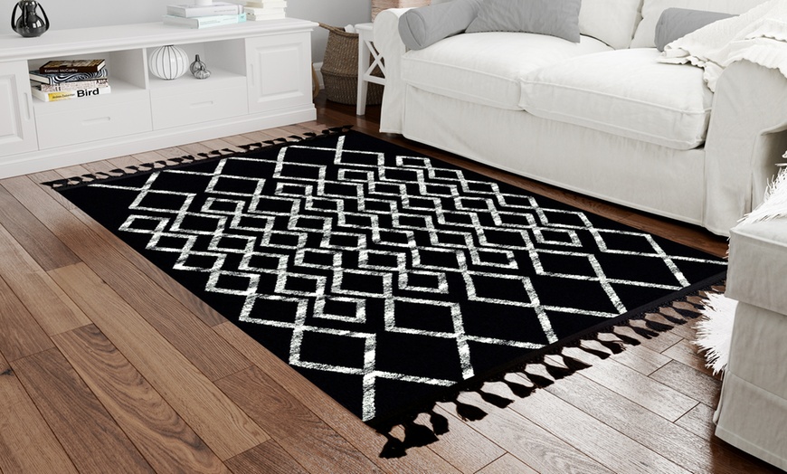 Image 7: Rechteckiger Teppich mit geometrischem Muster und Fransen