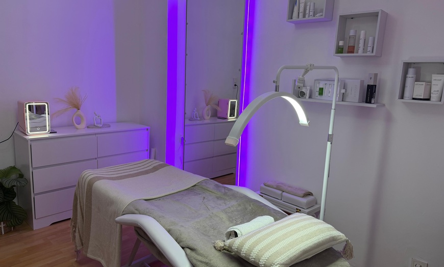 Image 2: BB Glow, Microneedling, Hydrogen-Behandlung oder Mikrodermabrasion