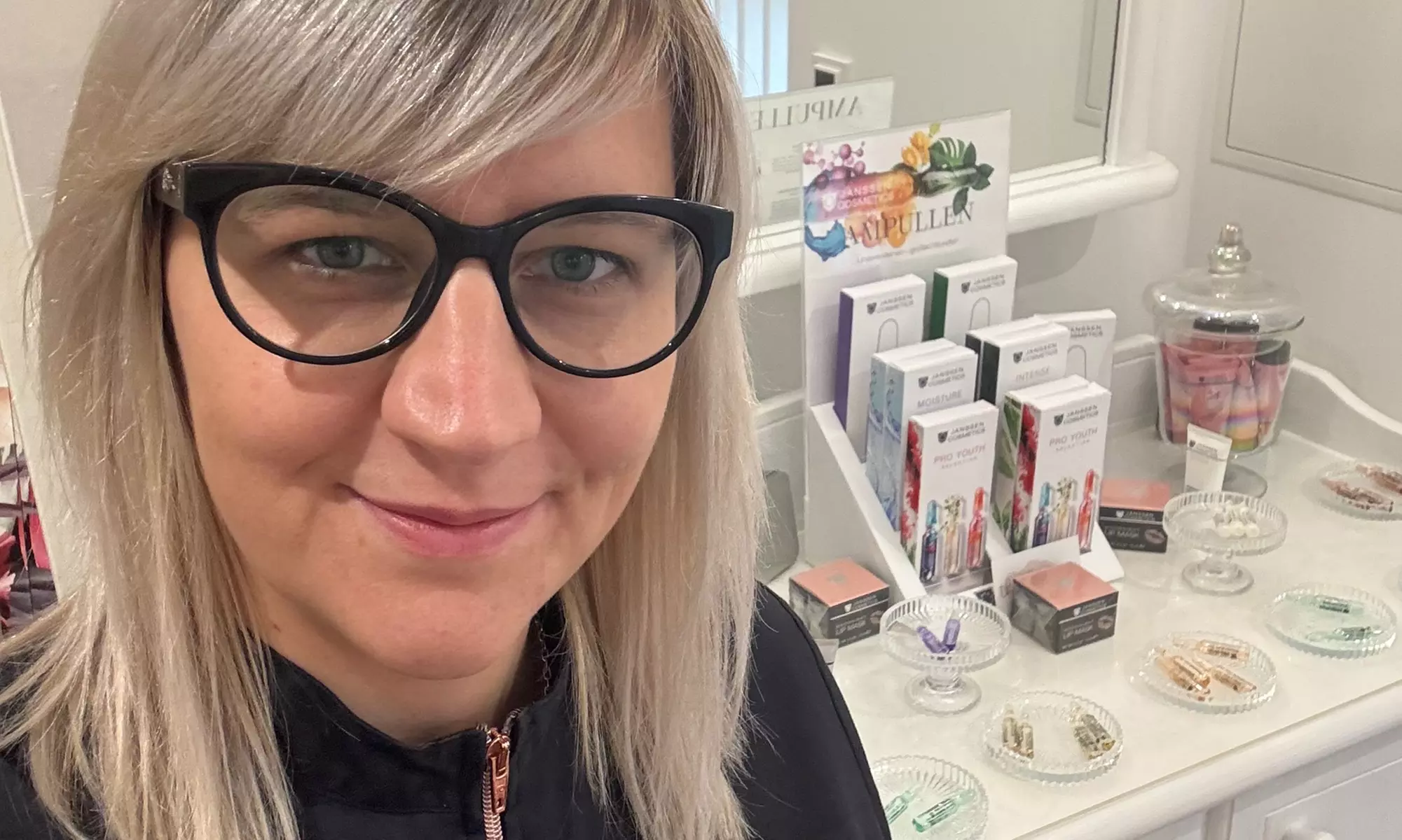 Microblading, Ombre/Powder Brows oder Kombi-Brows inkl. Nachbehandlung