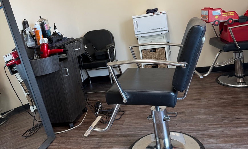 Image 3: 4, 6, or 8 Sessions of Shampoo, Blow Dry, and Glaze (1 Per Week)