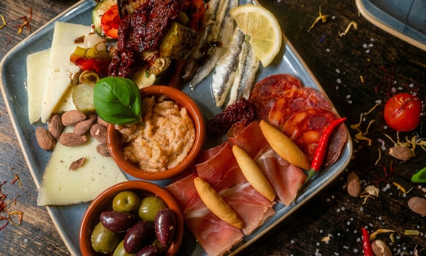 Image 3: Gemischte Platten nach Wahl im Bodega Madrid für 2-4 Personen