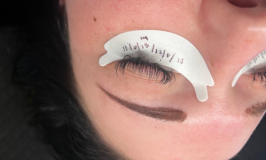 Image 7: Customizable Lash Sets at Flutter and Bloom to Enhance Your Style