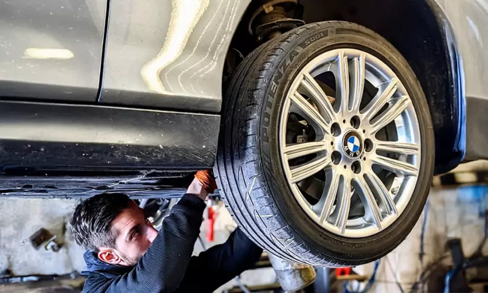 Kleine Auto-Inspektion inkl. 5L Öl und Filterwechsel für 1 Fahrzeug