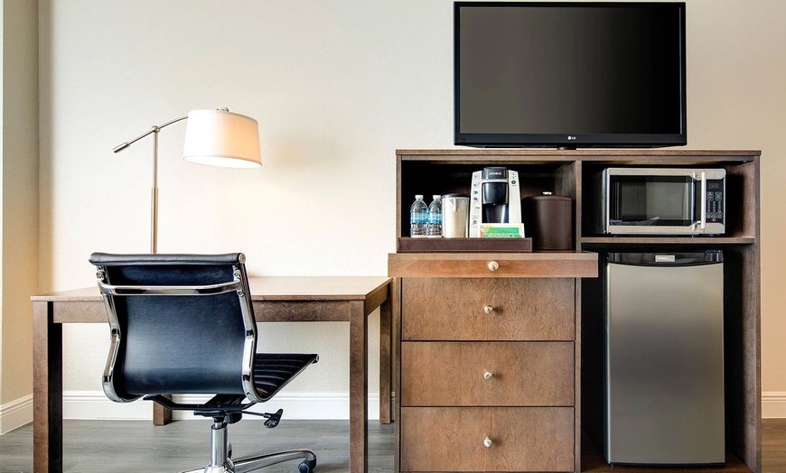 Image 11: Member-Only Deal: Steps from shopping, dining, & Orlando theme parks