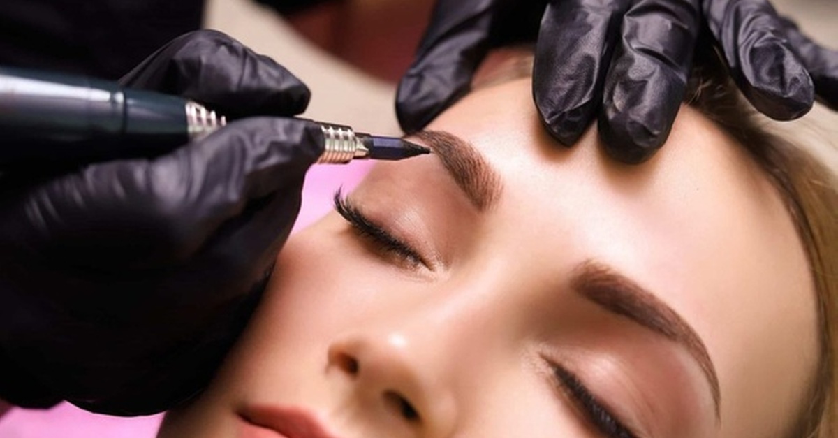 Micropigmentación profesional de cejas o labios en Barcelona