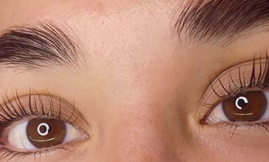 Image 3: Lifting y tinte de pestañas, con laminado o henna de cejas