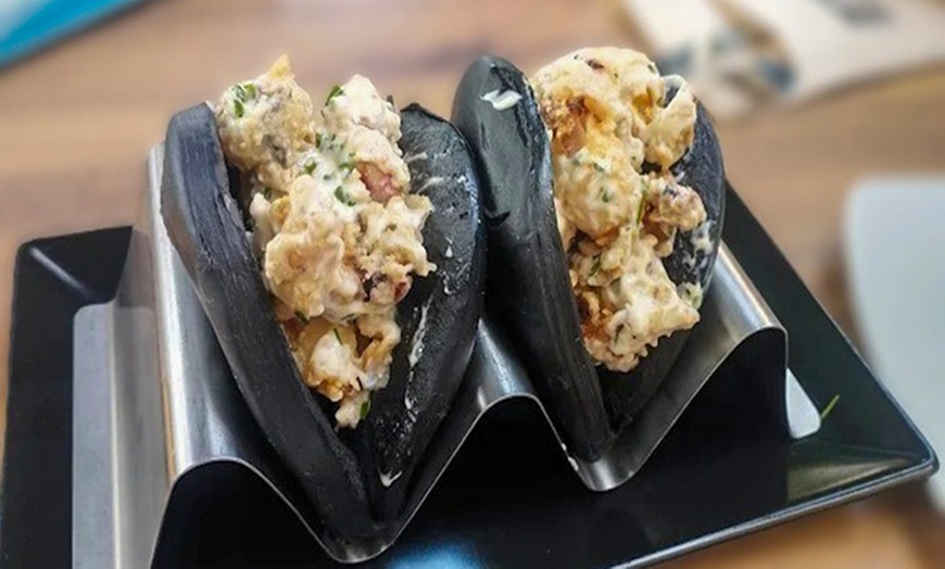 Image 17: Menú para 2 o 4 con entrantes, principales, postres y bebidas